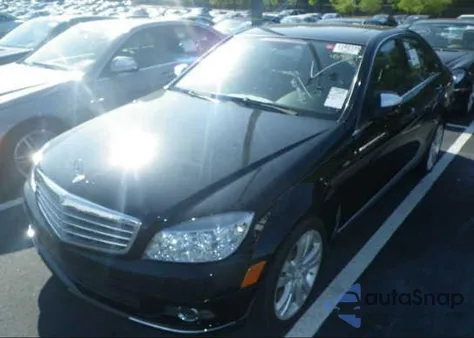 2009 Mercedes-Benz C300 z USA, uszkodzony, nr VIN WDDGF54X69R045282